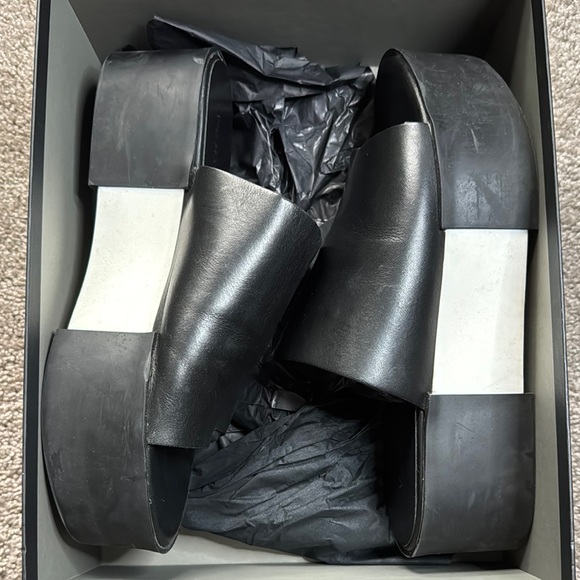 Vic Matie Black Leather Platform Slides - Picture 6 of 6